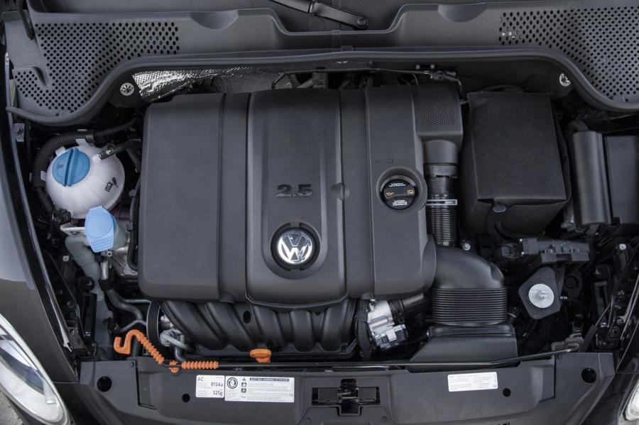  Volkswagen Beetle Cabriolet 2012 года  (фото 13 из 107)